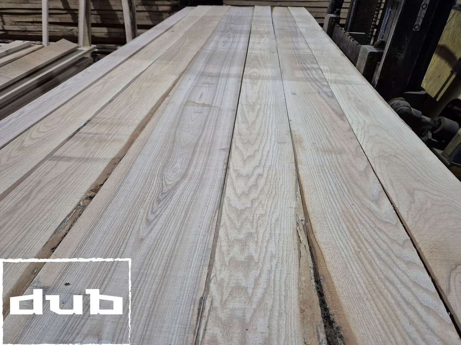 Массив ясеня сухой обрезной 0 сорт 3000х150х32